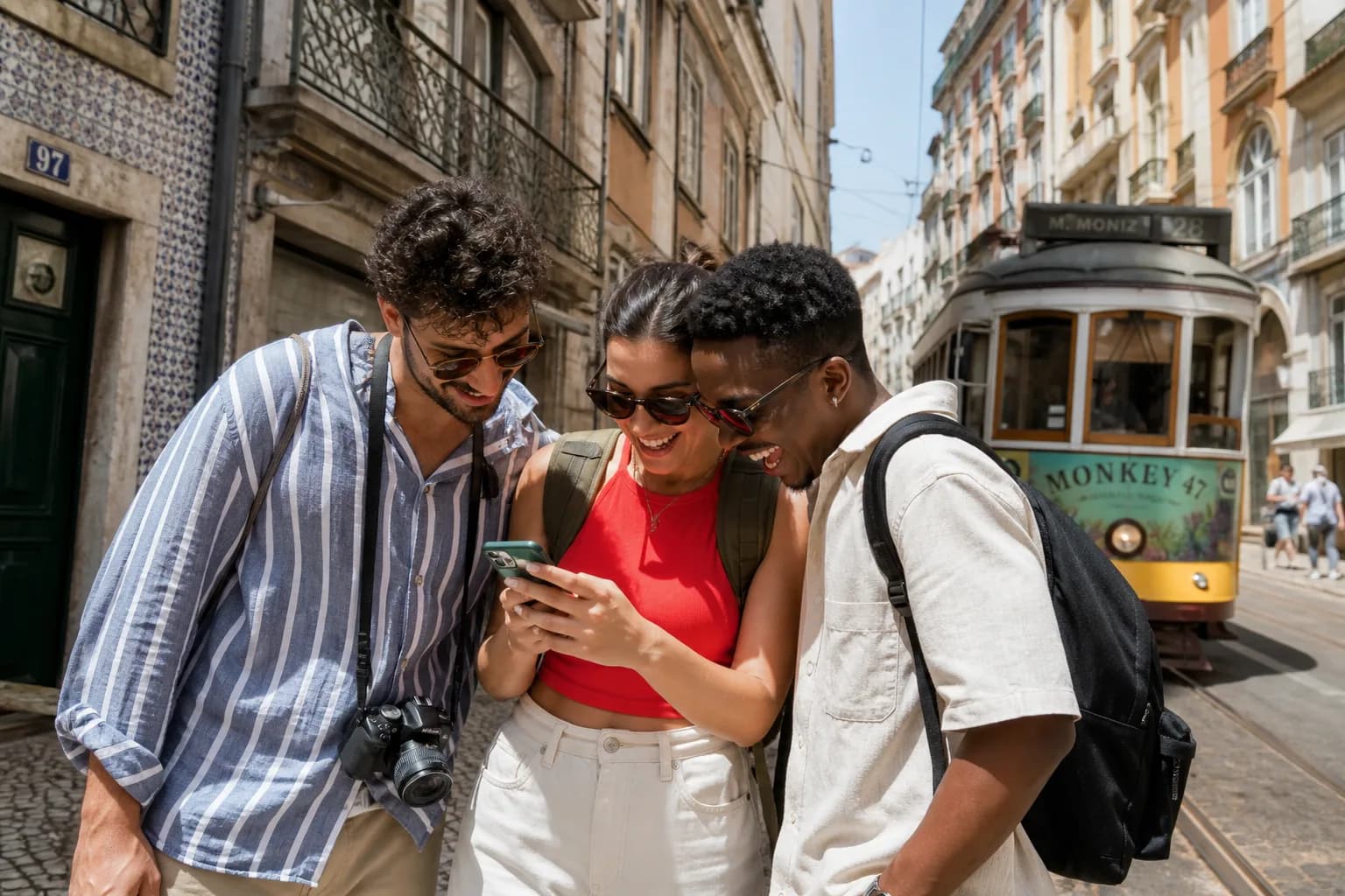 Creadores de contenido compartiendo su viaje